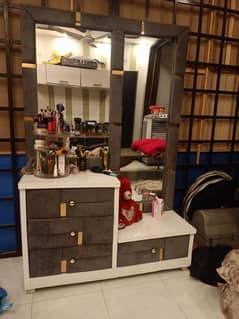 dressing table and 2 side tables for sale