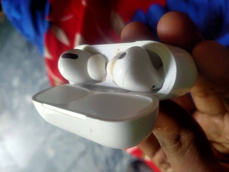 Apple AirPods Pro 6