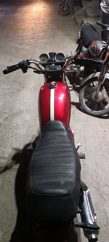 Suzuki GS 150 2