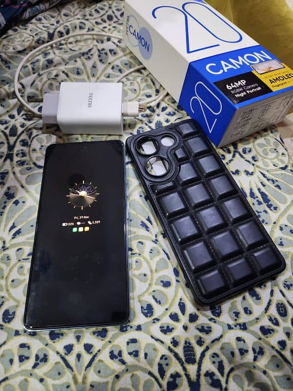 SELLING TECNO CAMON 20 1