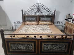 iron bed like new