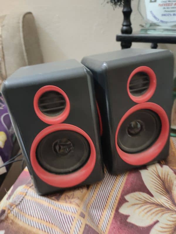 Usb Powered desktop speakers 0