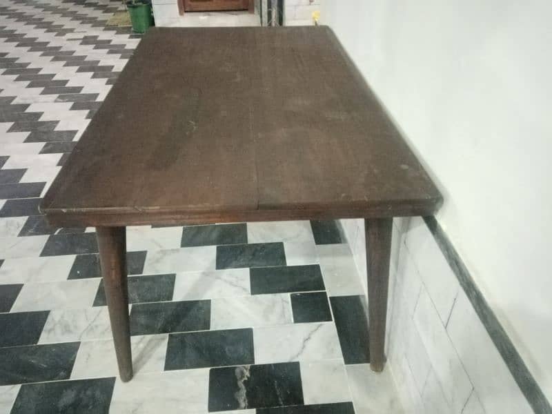 dinning table availible 0