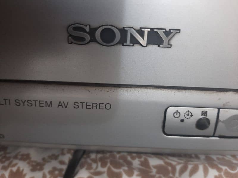 Used Sony TV colored WITH FREE TROLLEY 1