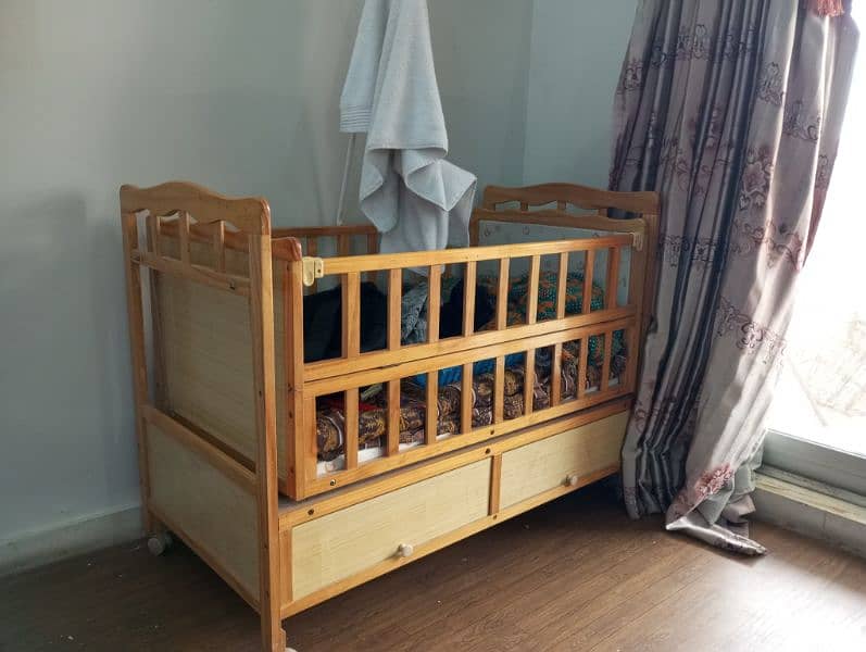 BABY COT in good condition 0