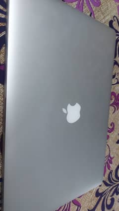 Apple mac book pro laptop