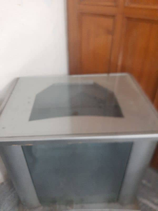 Used Sony TV colored WITH FREE TROLLEY 4