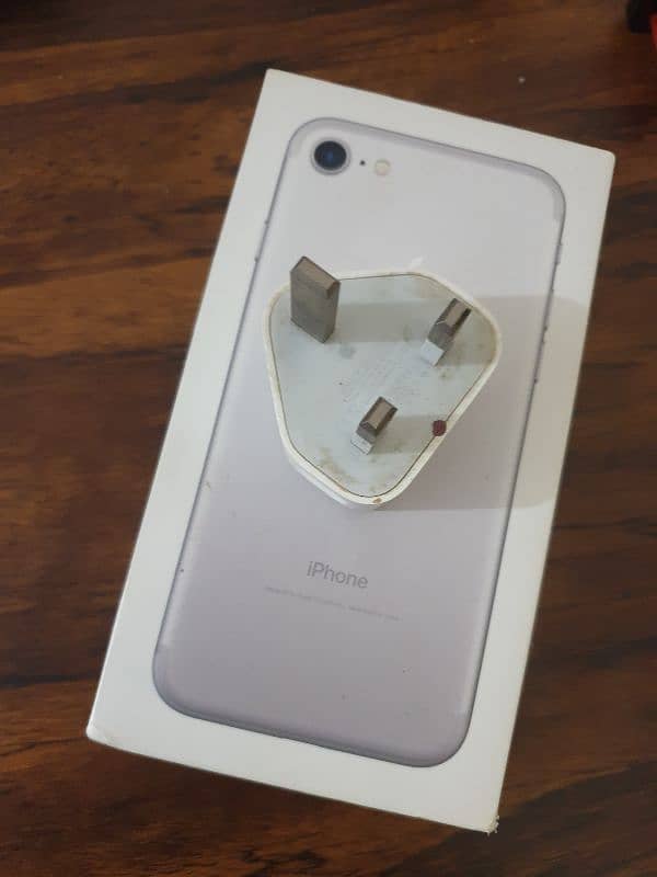 iphone 7 silver 32 GB PTA Approved 3