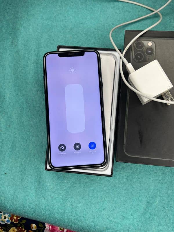 iphone 11 pro max Whatsapp or call +923345178737/+923102609915 2