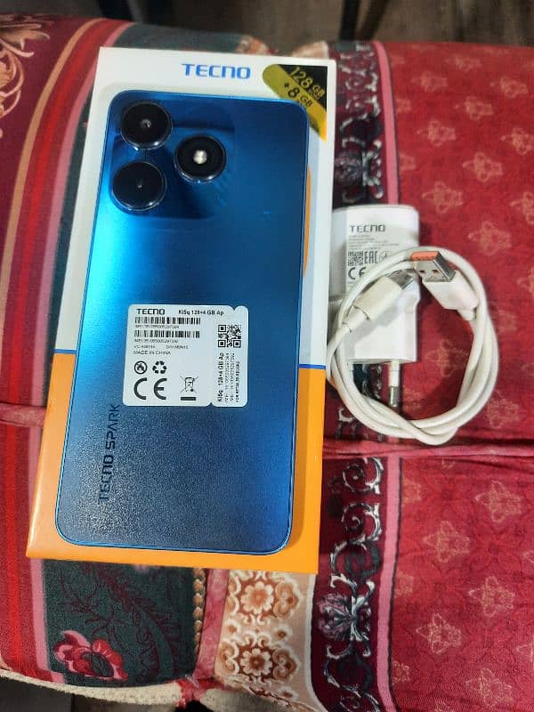 tecno spark 10 complete saman 4+4/128 condition 10/10 no#03366837312 3