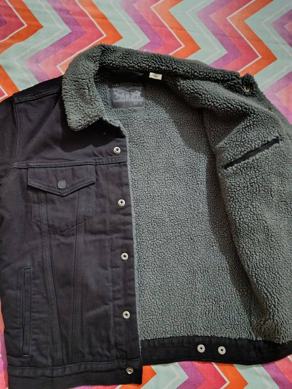 Levi's denim jacket Medium 2