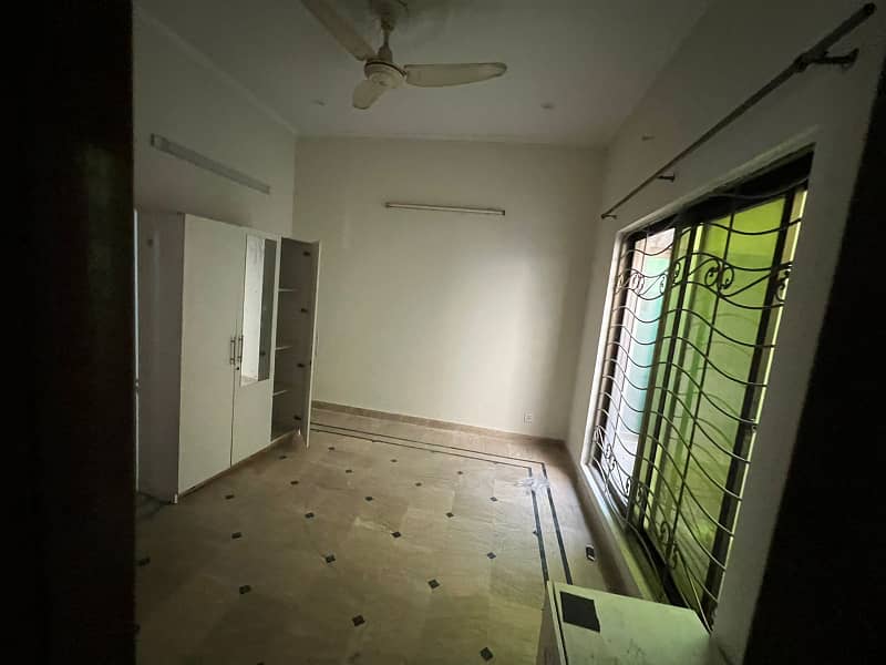 1 KANAL FIRST AND SECOND FLOOR AVAILABLE FOR RENT IN NASHEMAN IQBAL PHASE 1 NEAR TO UCP AND UMT 4