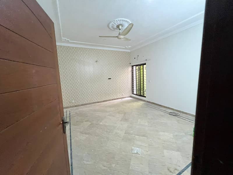 1 KANAL FIRST AND SECOND FLOOR AVAILABLE FOR RENT IN NASHEMAN IQBAL PHASE 1 NEAR TO UCP AND UMT 6