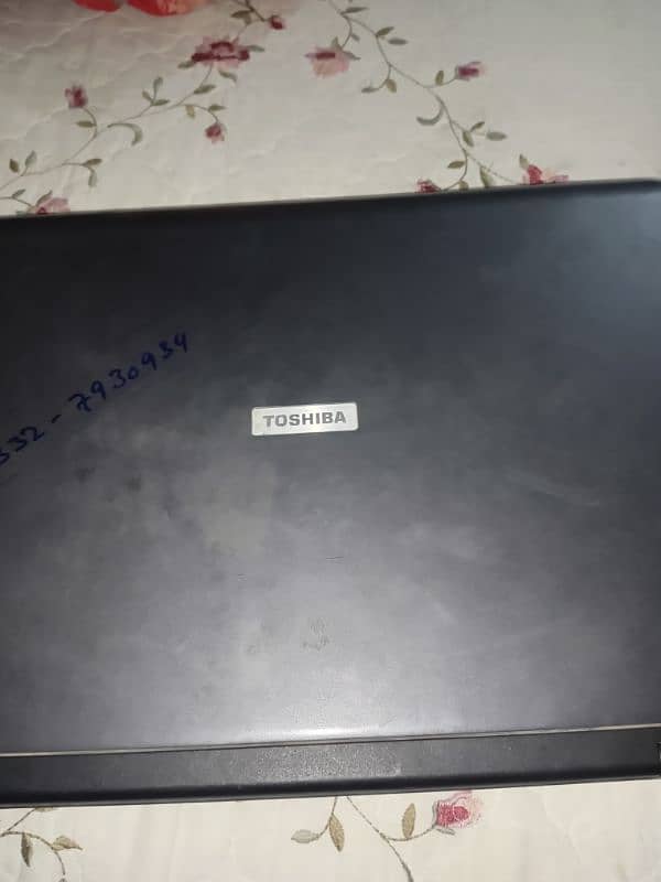 laptop urgent sale plz koi la ly with charger 0