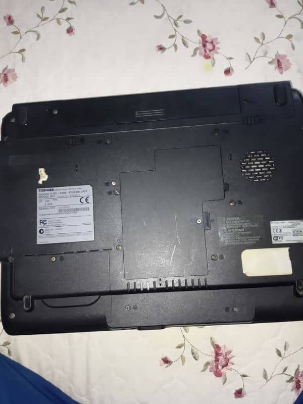 laptop urgent sale plz koi la ly with charger 2