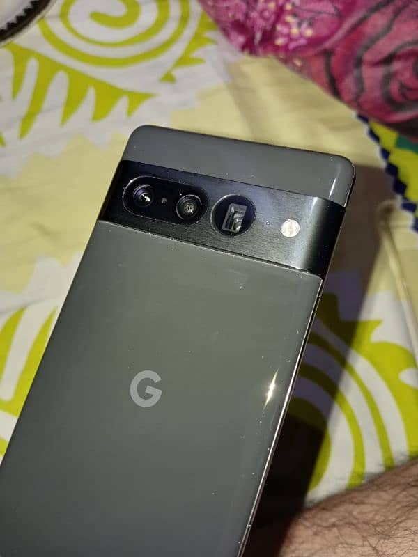 Google pixel 7pro 12GB 30x zoom camra 15 update 5000MAH betteri 4