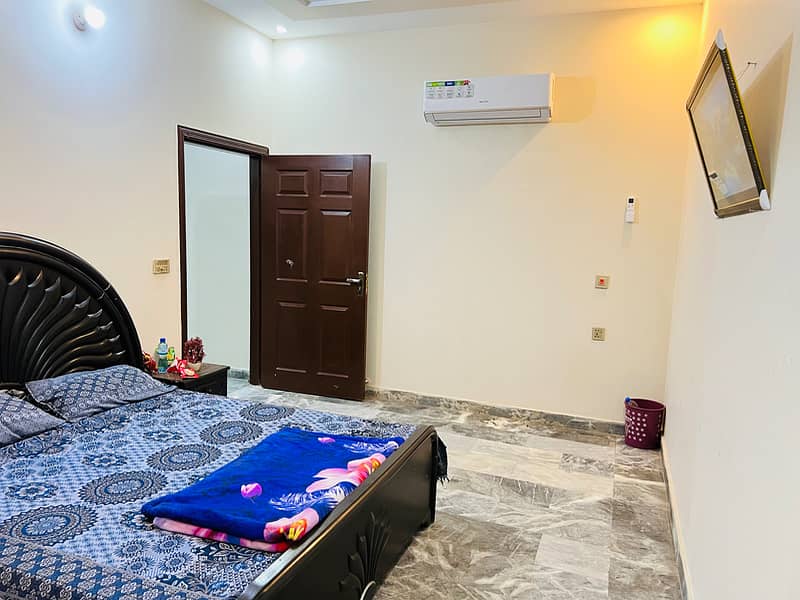 Double Bed Flat Available For Rent (Per Day) 1