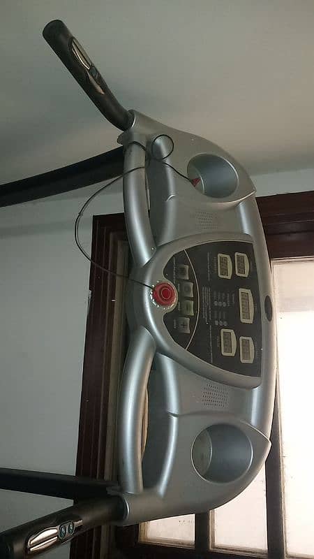 Treadmill at low cost 7