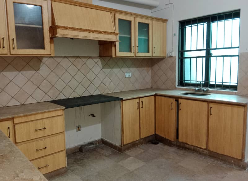 5 Marla Upper portion for rent In saddar officer colony 4