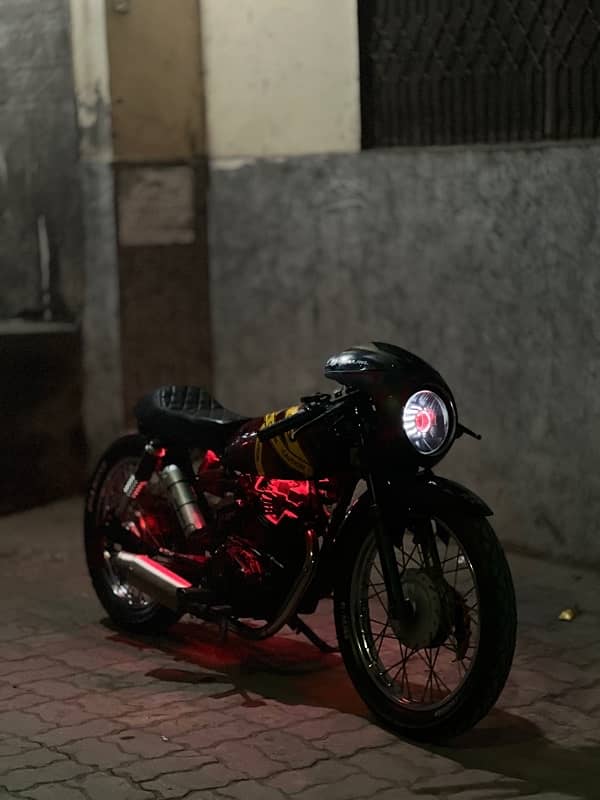 HONDA 125 compeletly converted into scrambler or cafe racer 1