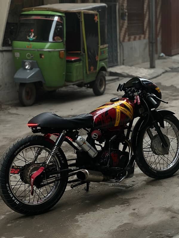 HONDA 125 compeletly converted into scrambler or cafe racer 3