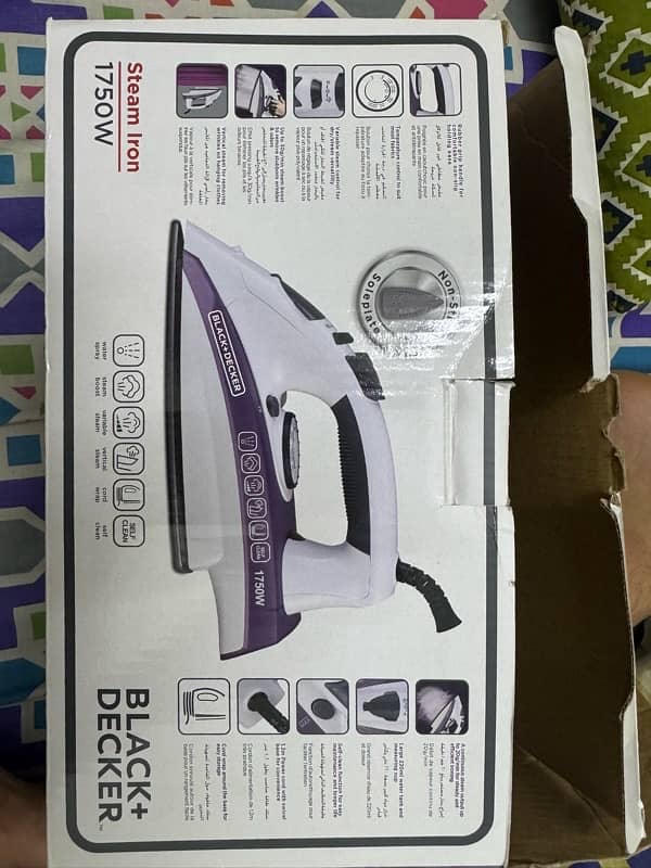 BLACK + DECKER IRON 1