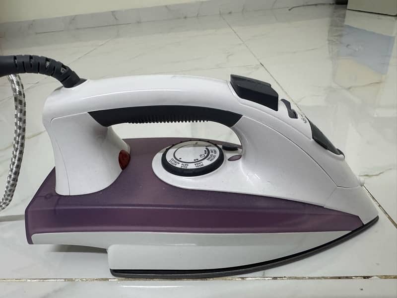 BLACK + DECKER IRON 4