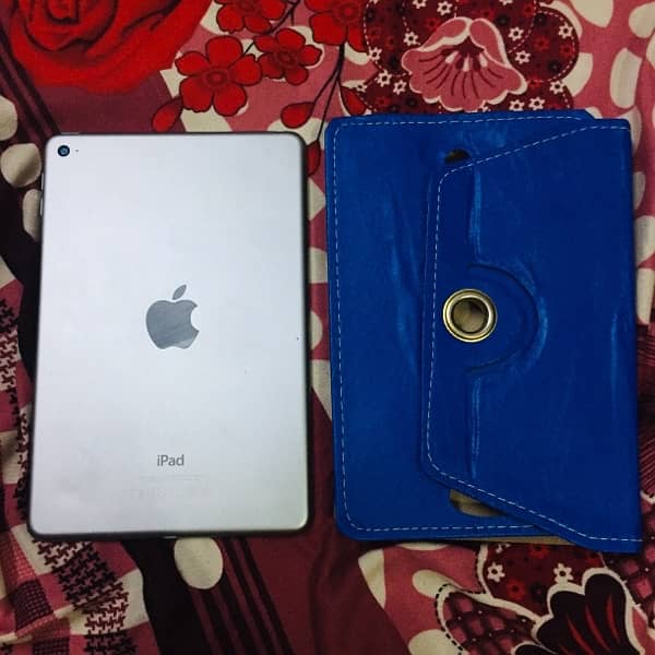 ipad mini 4 all ok 10by10 18k bilkul fnf watsaap 03196887477 5