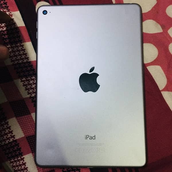 ipad mini 4 all ok 10by10 18k bilkul fnf watsaap 03196887477 6