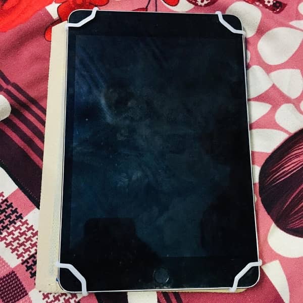 ipad mini 4 all ok 10by10 18k bilkul fnf watsaap 03196887477 7