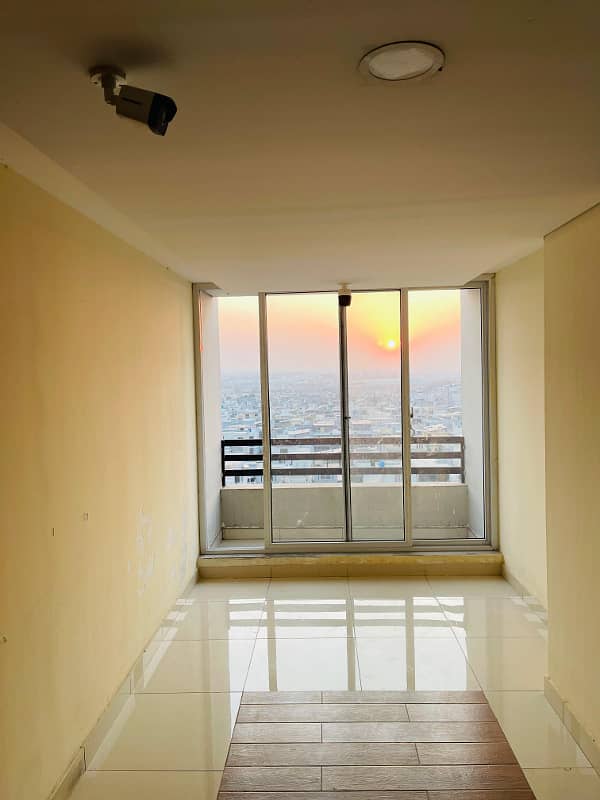 Par day short time furnished apartment available 12