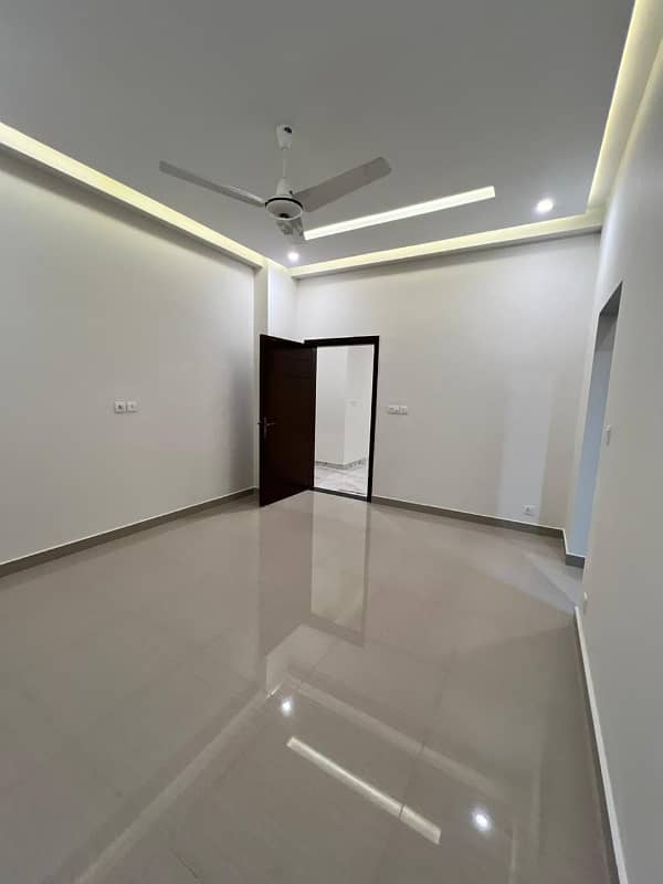 Brand New 10 Marla Flat Is Available For Rent In Askari 11 Sector D At Super Hot Location 4