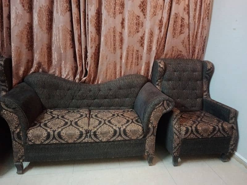 DECENT SOFA SET 1