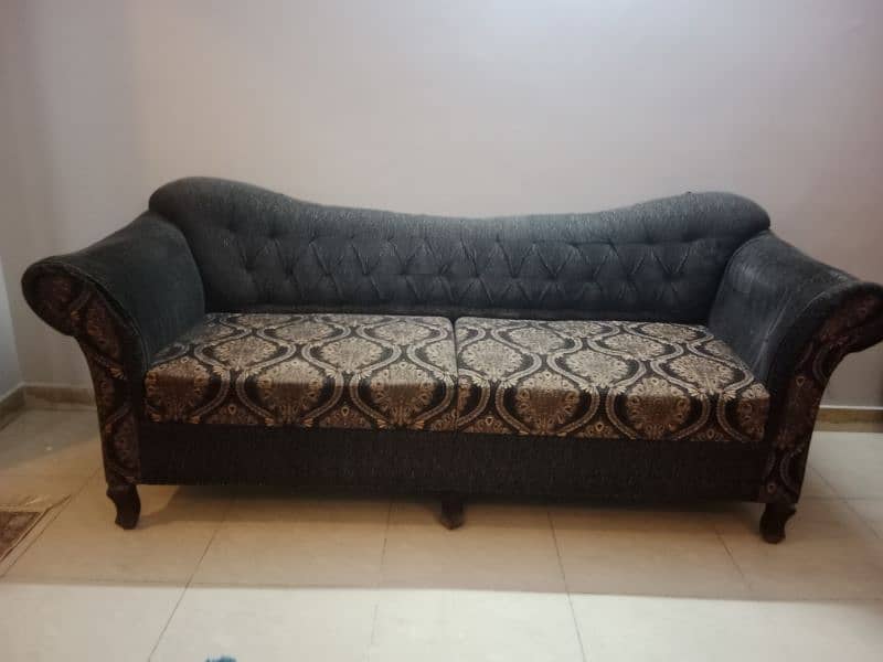 DECENT SOFA SET 3