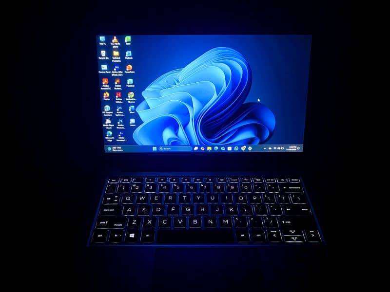 *HP PROBOOK (430) GB 16/256 SSD* 3