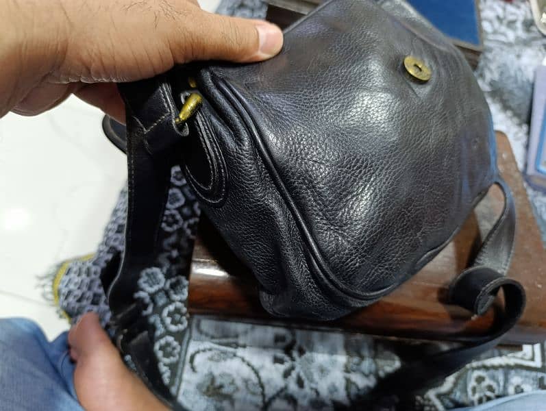 Original Aigner 100 percent Black leather bag in 7000 only 4