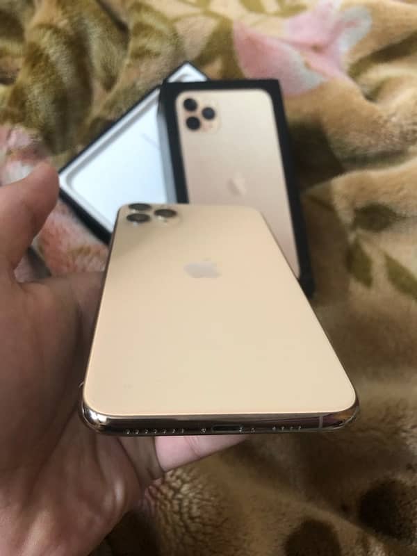 IPhone 11 Pro Max Gold 1