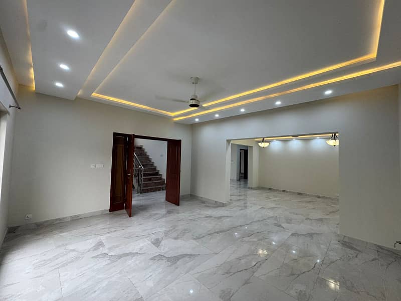 15 Marla House Is Available For Rent In Askari 10 Sector S At Super Hot Location 3