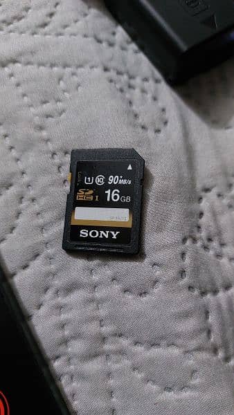 SONY A6000 ALPHA || LIKE NEW || HOME USED || 2 LENSES 12