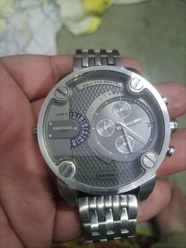 I sell 100% original diesel watch in 10 by 10 condition 4