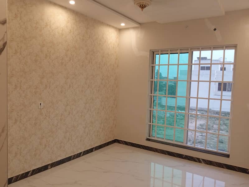 1 KANAL PRIME LOCATION DESIGNER HOUSE FOR SALE IN NESPAK 5