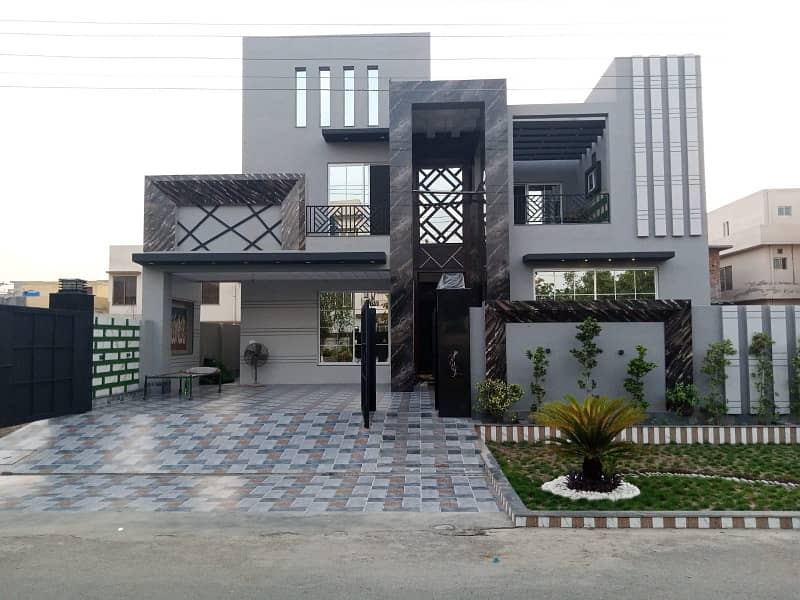 1 KANAL PRIME LOCATION DESIGNER HOUSE FOR SALE IN NESPAK 37