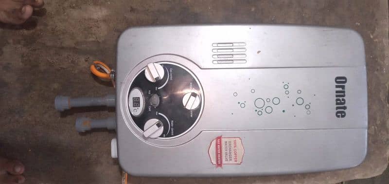 i am selling my electric gyser 10/10 conditions 5