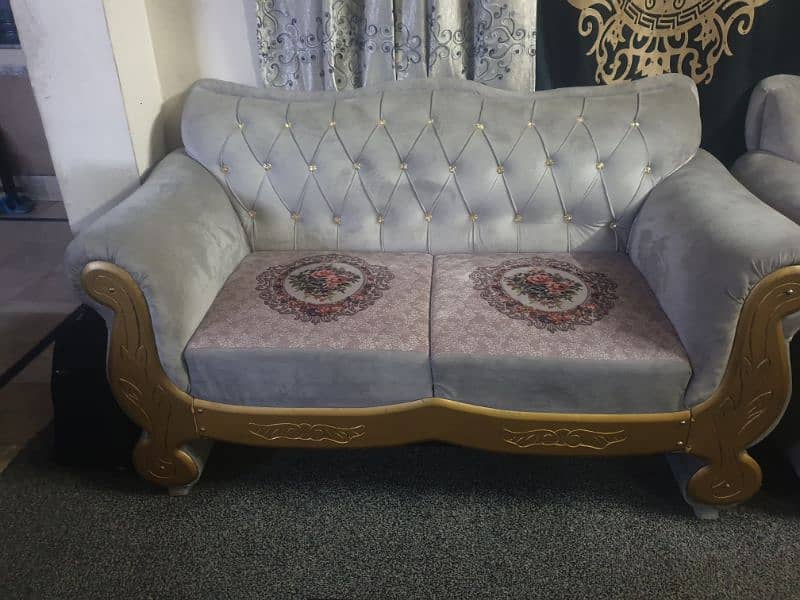 7 SETTER NEW SOFA ON BIG DISCOUNT 0