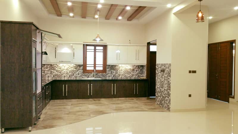 Unbelievably Beautiful 6 Beds Bungalow With 2 Kitchens In A Super Secure Locality Behind Karsaz Suitable For International Delegates, Foreigners And Expatriates 1