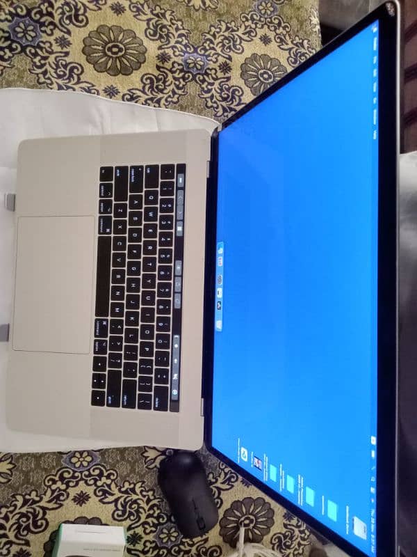 MacBook pro  2017 0