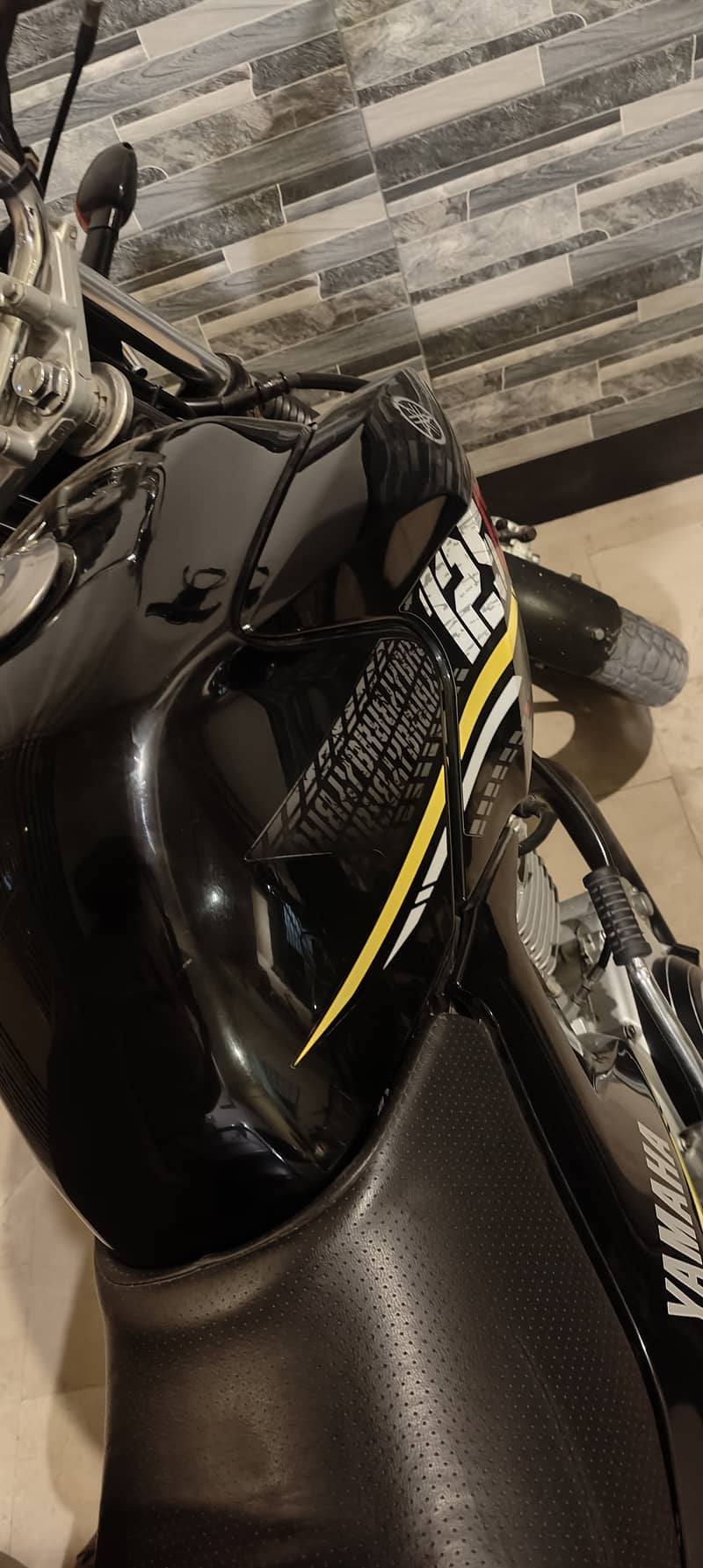 Yamaha YBR-G BLK colour 1