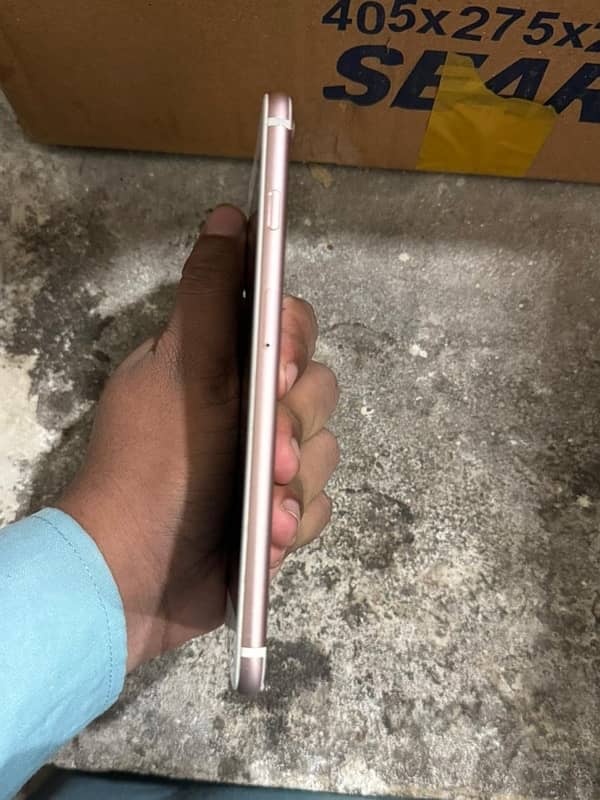 urgent sailing my I phone 7  plus 128 gb pta aproved 03179937667 6