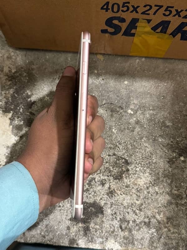 urgent sailing my I phone 7  plus 128 gb pta aproved 03179937667 9