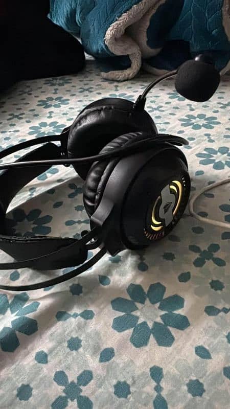 gaming headset with rgb 1